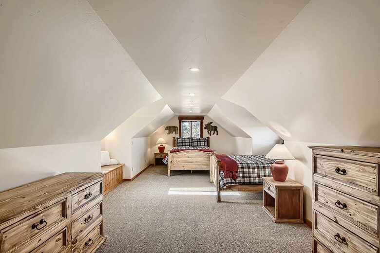 Elevated Bliss: Pikes Peak Mountain Retreat - Florissant, Colorado