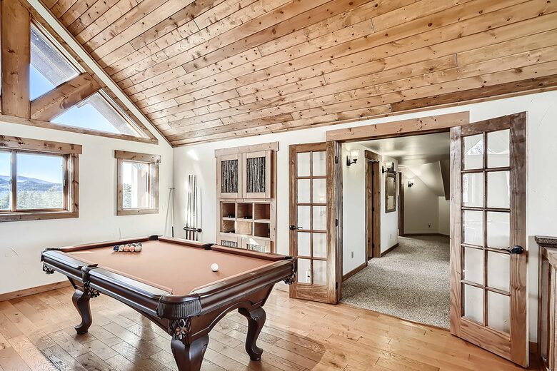 Elevated Bliss: Pikes Peak Mountain Retreat - Florissant, Colorado