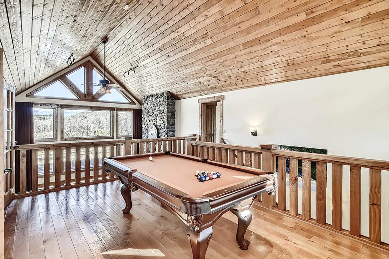 Elevated Bliss: Pikes Peak Mountain Retreat - Florissant, Colorado
