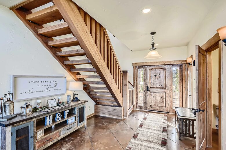 Elevated Bliss: Pikes Peak Mountain Retreat - Florissant, Colorado