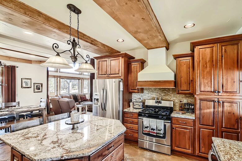 Elevated Bliss: Pikes Peak Mountain Retreat - Florissant, Colorado