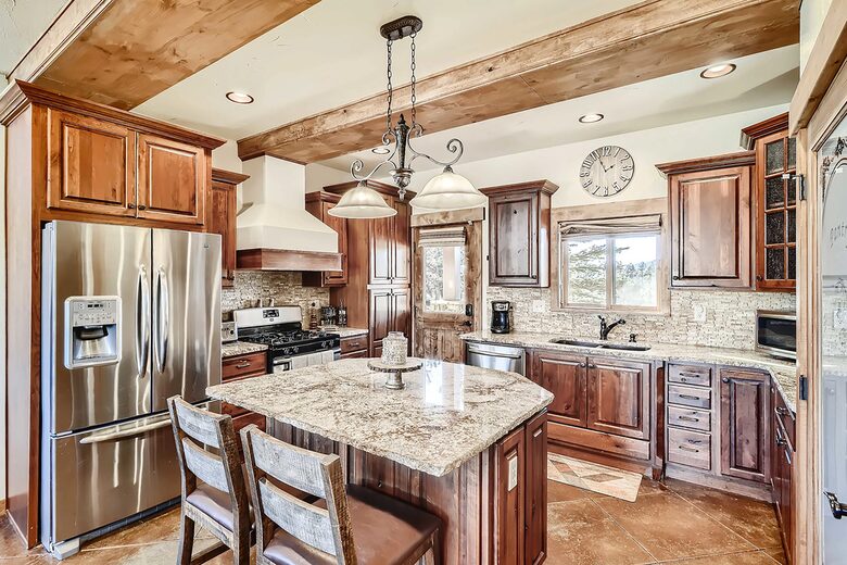 Elevated Bliss: Pikes Peak Mountain Retreat - Florissant, Colorado