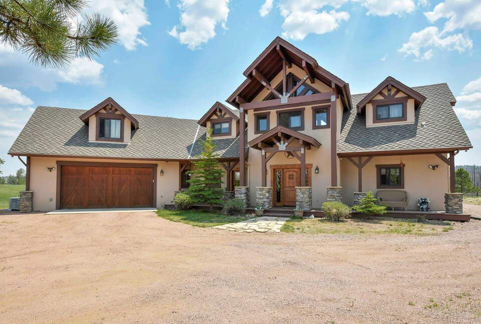 Elevated Bliss: Pikes Peak Mountain Retreat - Florissant, Colorado