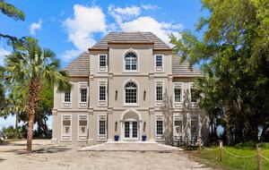 Maison Rose - Eastpoint, Florida