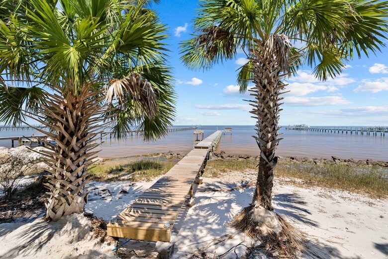 Maison Rose - Eastpoint, Florida