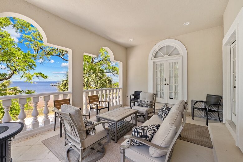 Maison Rose - Eastpoint, Florida