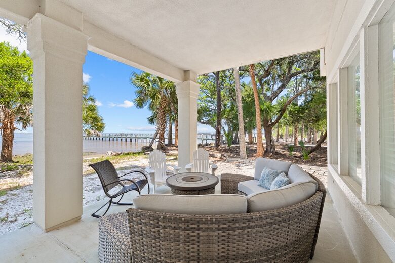 Maison Rose - Eastpoint, Florida
