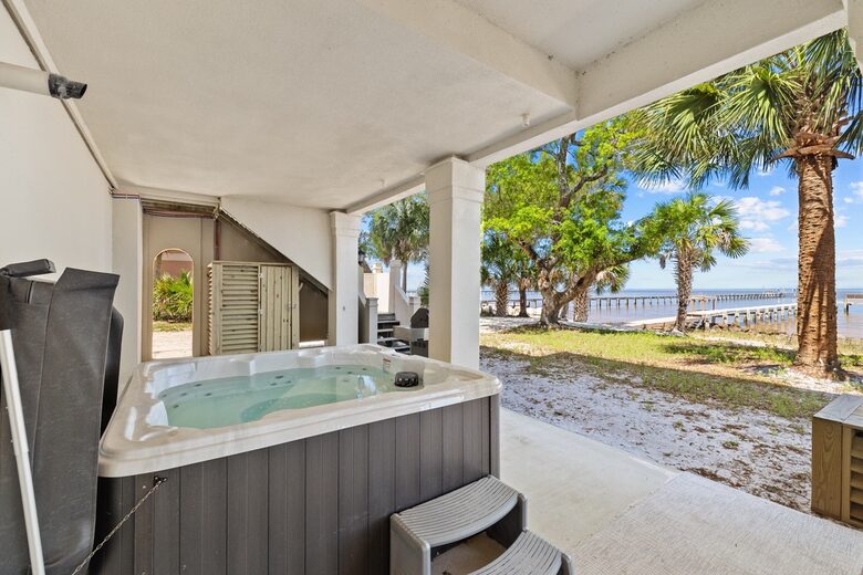 Maison Rose - Eastpoint, Florida