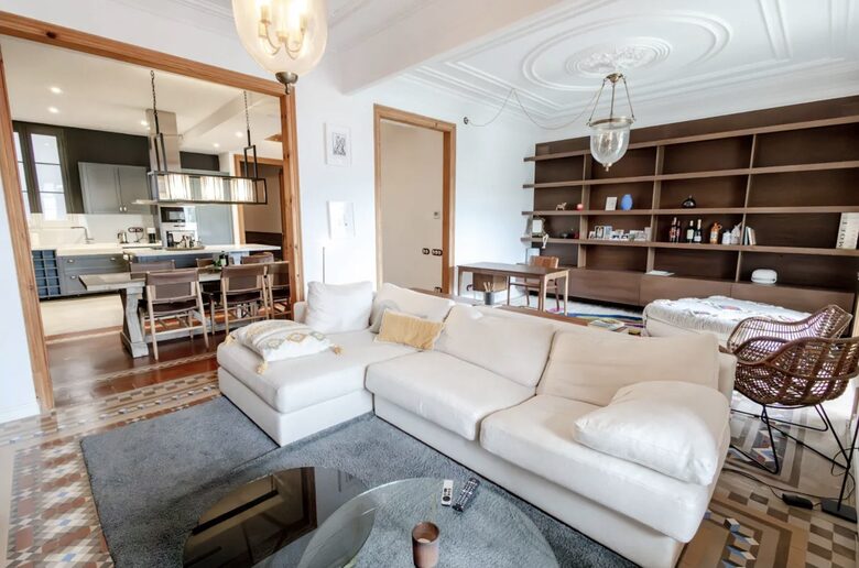 Luxury Apartment With Terrace - Barcelona, Spain