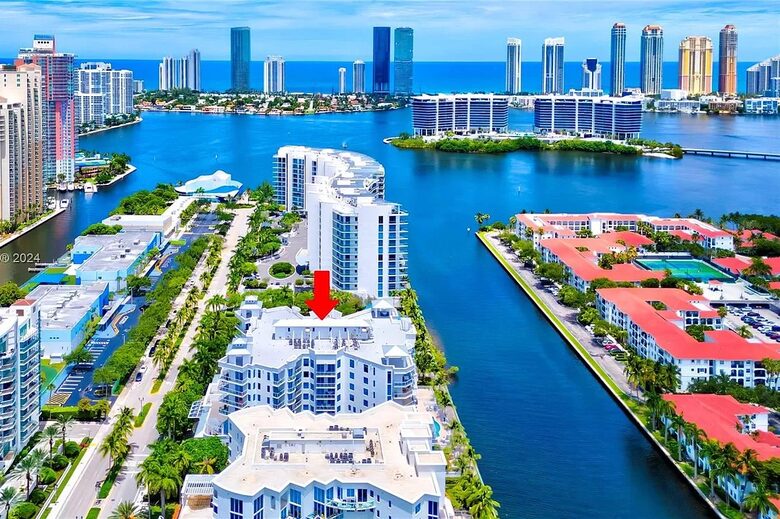 Modern Aventura Florida Apartment - Aventura, Florida