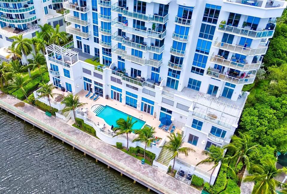Modern Aventura Florida Apartment - Aventura, Florida
