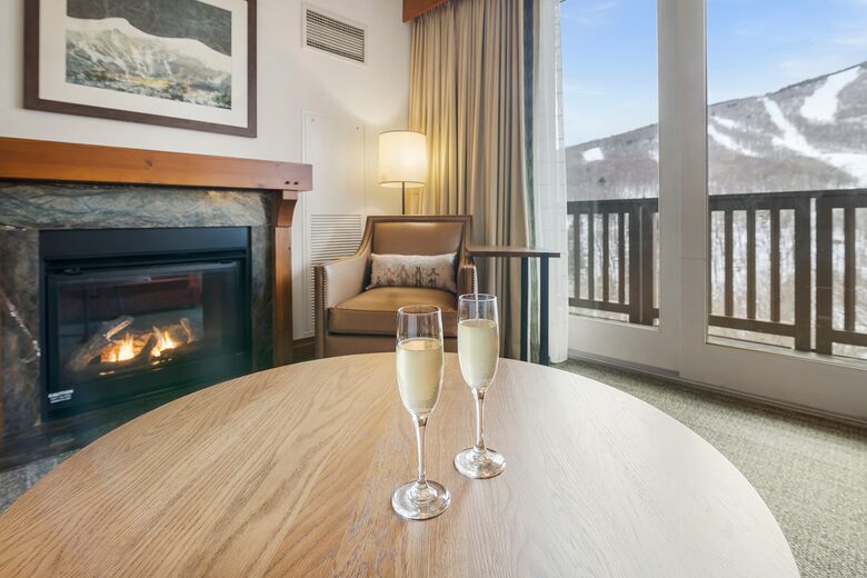 Stunning Stowe Studio | Top Floor Views, Ski In/Out - Stowe, Vermont