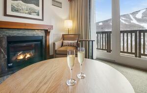 Stunning Stowe Studio | Top Floor Views, Ski In/Out - Stowe, Vermont