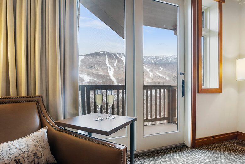 Stunning Stowe Studio | Top Floor Views, Ski In/Out - Stowe, Vermont