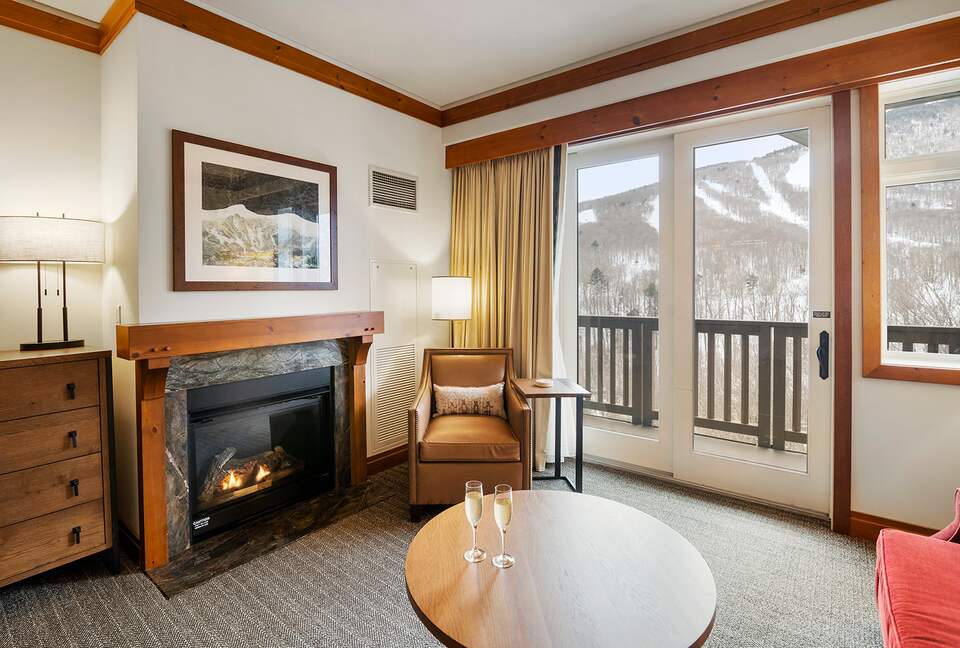 Stunning Stowe Studio | Top Floor Views, Ski In/Out - Stowe, Vermont