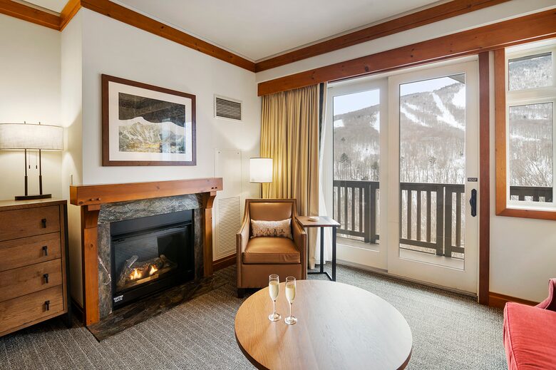 Stunning Stowe Studio | Top Floor Views, Ski In/Out - Stowe, Vermont