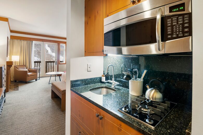 Stunning Stowe Studio | Top Floor Views, Ski In/Out - Stowe, Vermont