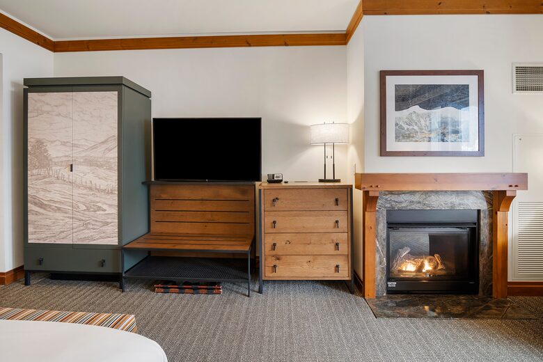 Stunning Stowe Studio | Top Floor Views, Ski In/Out - Stowe, Vermont
