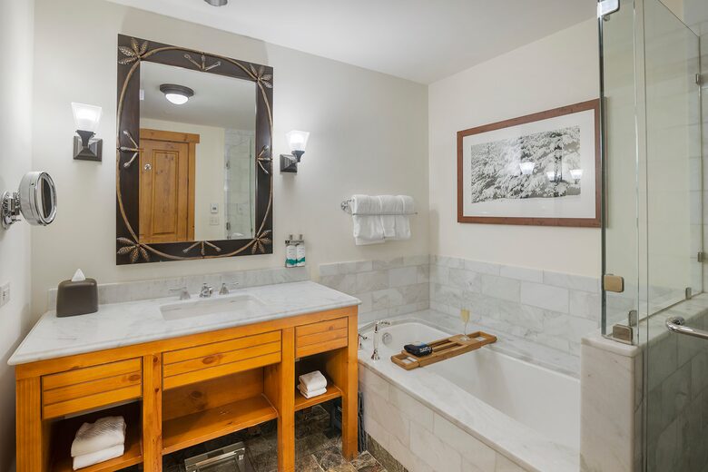 Stunning Stowe Studio | Top Floor Views, Ski In/Out - Stowe, Vermont
