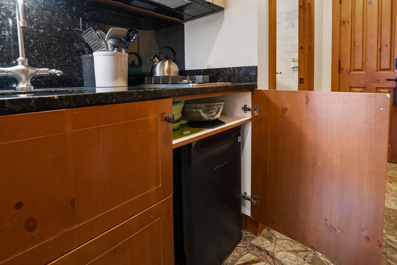 Stunning Stowe Studio | Top Floor Views, Ski In/Out - Stowe, Vermont