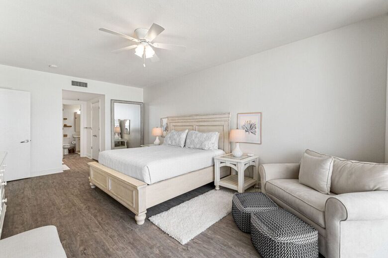 Master 1 bedroom with gulf view and on suite bathroom