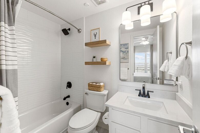 King bed with bunk beds on-suite bathroom