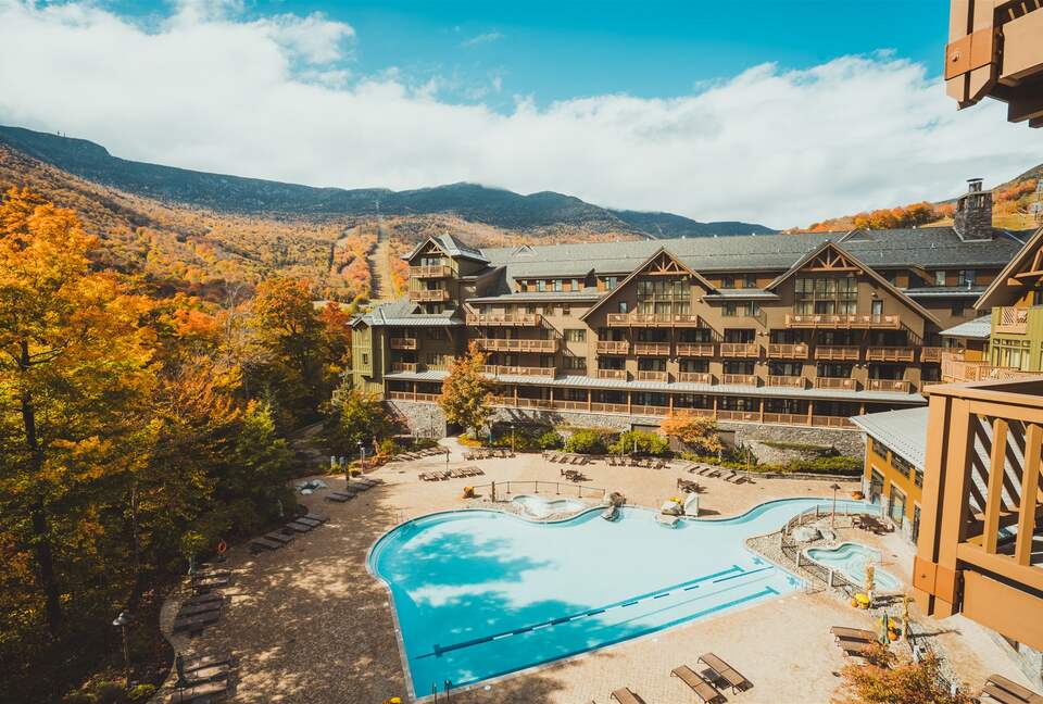 Stunning Stowe Studio | Top Floor Views, Ski In/Out - Stowe, Vermont