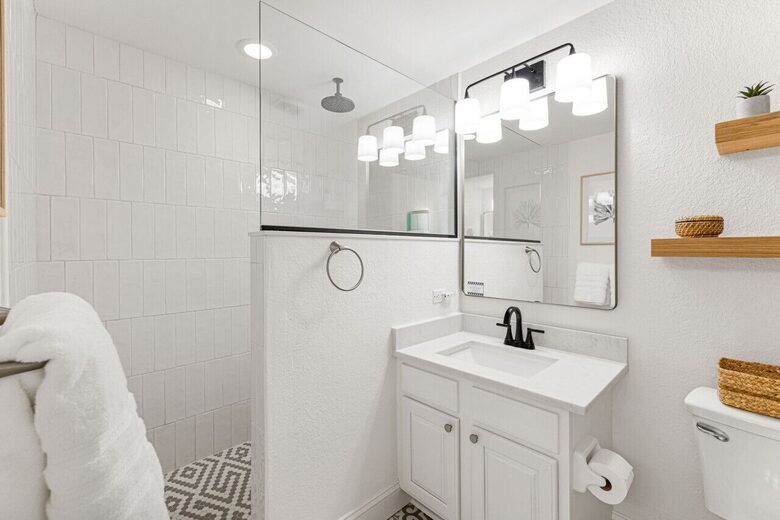 Master 2 shower in on-suite bathroom