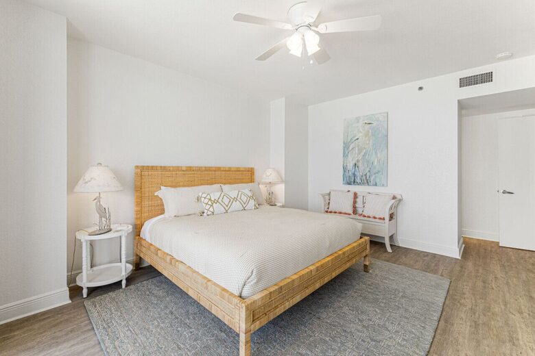 Master 2 bedroom with gulf view and on-suite bathroom