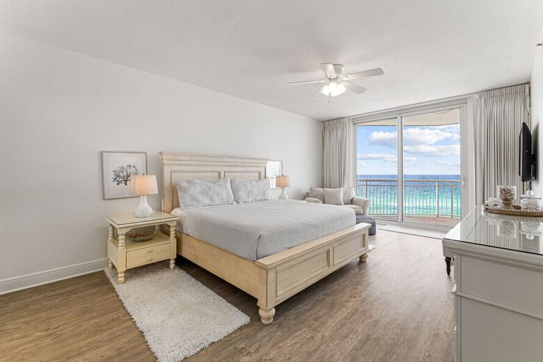 Master 1 bedroom with gulf view and on suite bathroom