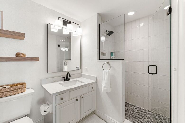Master 1 shower