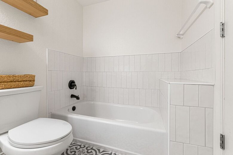 Master 2 soaker tub in on-suite bathroom
