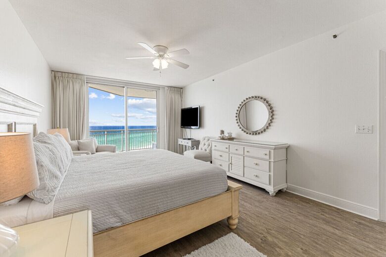 Master 1 bedroom with gulf view and on suite bathroom