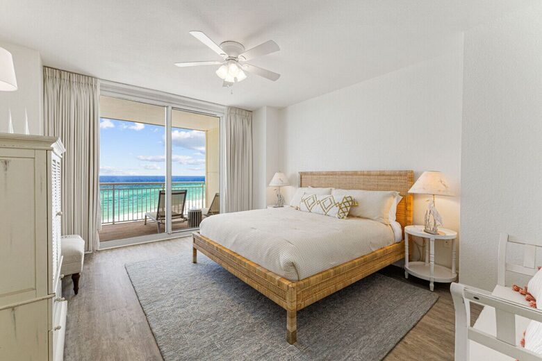 Master 2 bedroom with gulf view and on-suite bathroom