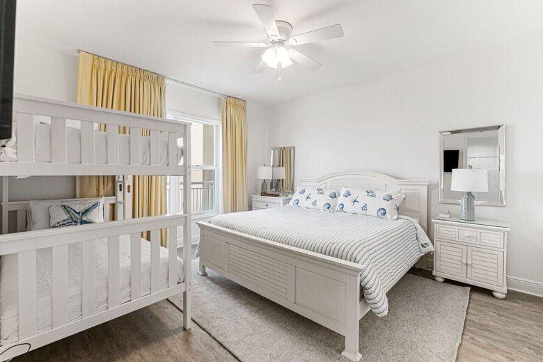 King bed with bunk beds, bay view and on-suite bathroom