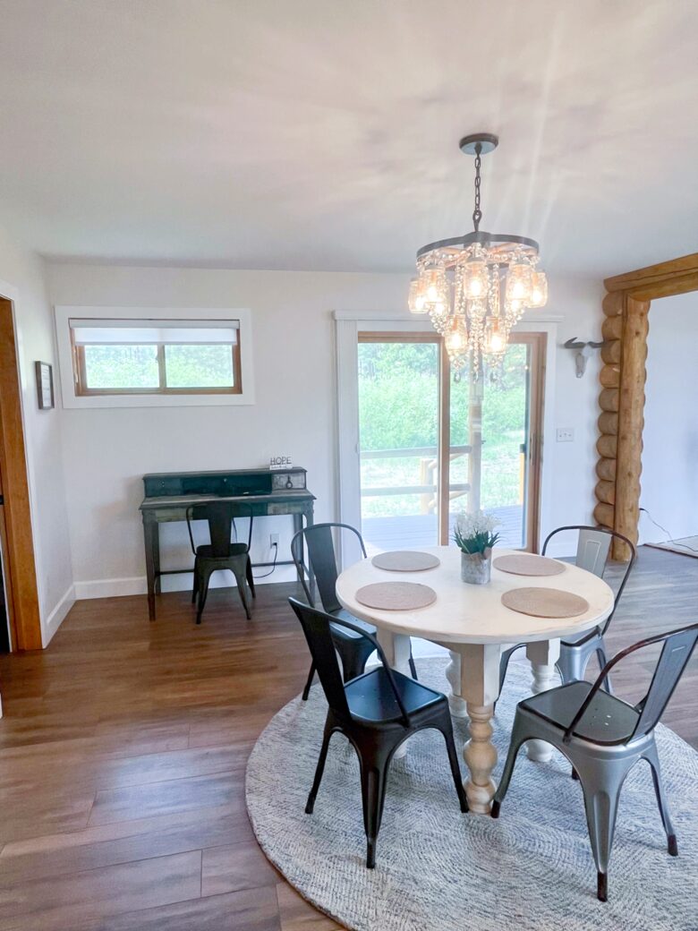 Desk area and round table to seat 5