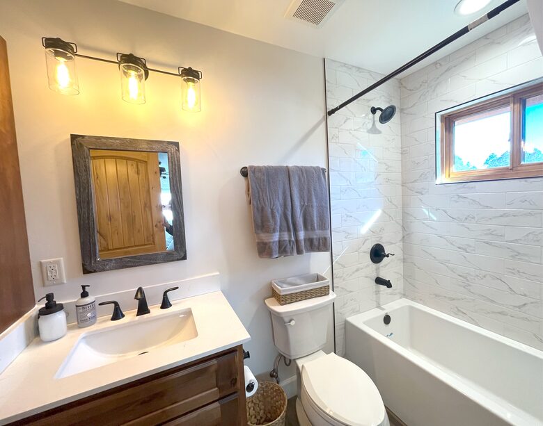 Upstairs full bathroom with tub
