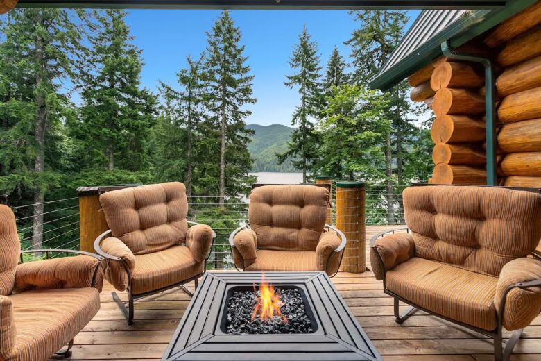 Lake Front Lodge on Lake Swift - Cougar, Washington
