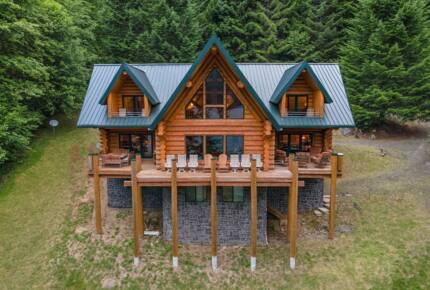 Lake Front Lodge on Lake Swift - Cougar, Washington