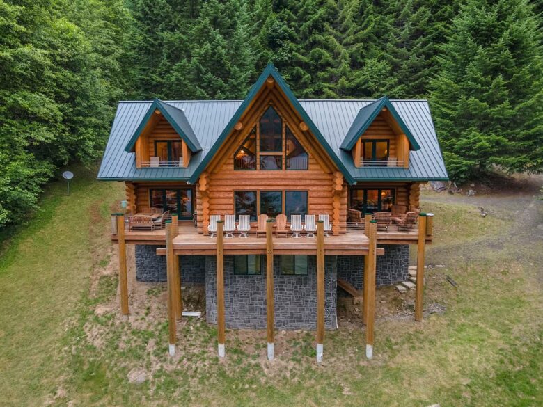 Lake Front Lodge on Lake Swift - Cougar, Washington