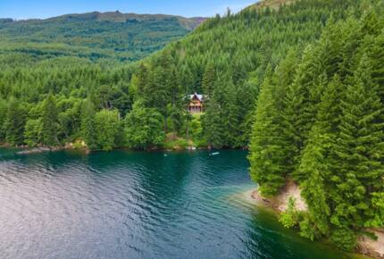 Lake Front Lodge on Lake Swift - Cougar, Washington