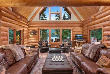 Lake Front Lodge on Lake Swift - Cougar, Washington