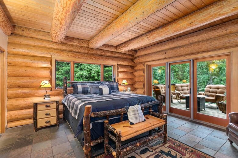 Lake Front Lodge on Lake Swift - Cougar, Washington