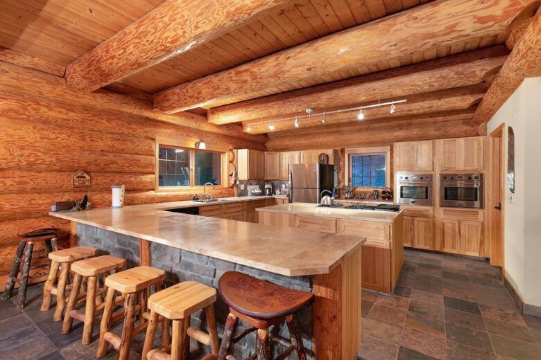 Lake Front Lodge on Lake Swift - Cougar, Washington