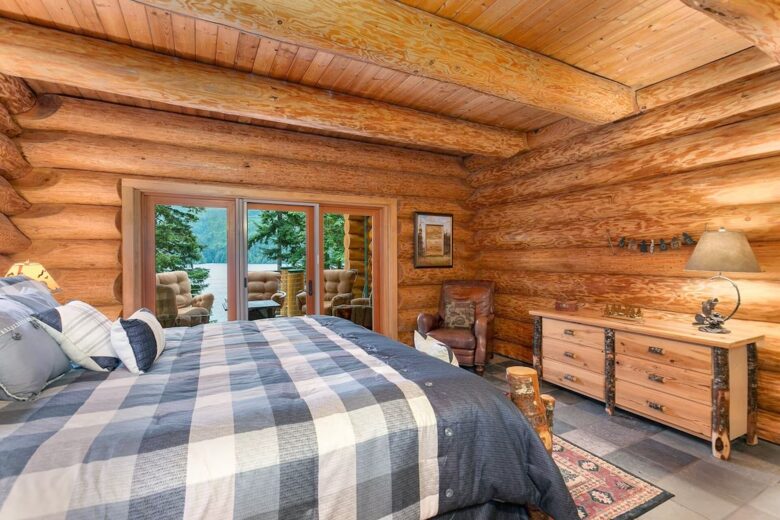 Lake Front Lodge on Lake Swift - Cougar, Washington
