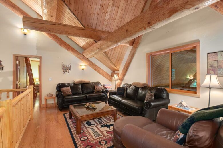 Lake Front Lodge on Lake Swift - Cougar, Washington