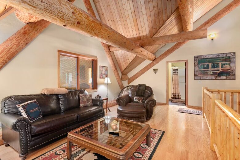 Lake Front Lodge on Lake Swift - Cougar, Washington