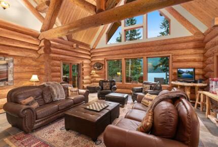 Lake Front Lodge on Lake Swift - Cougar, Washington