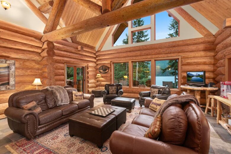 Lake Front Lodge on Lake Swift - Cougar, Washington