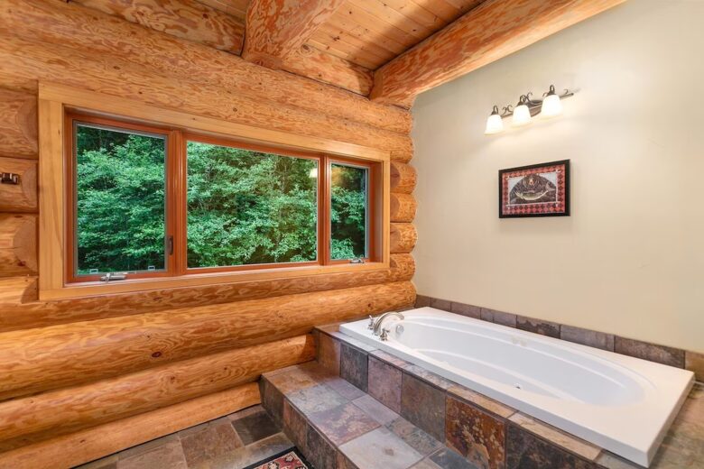 Lake Front Lodge on Lake Swift - Cougar, Washington